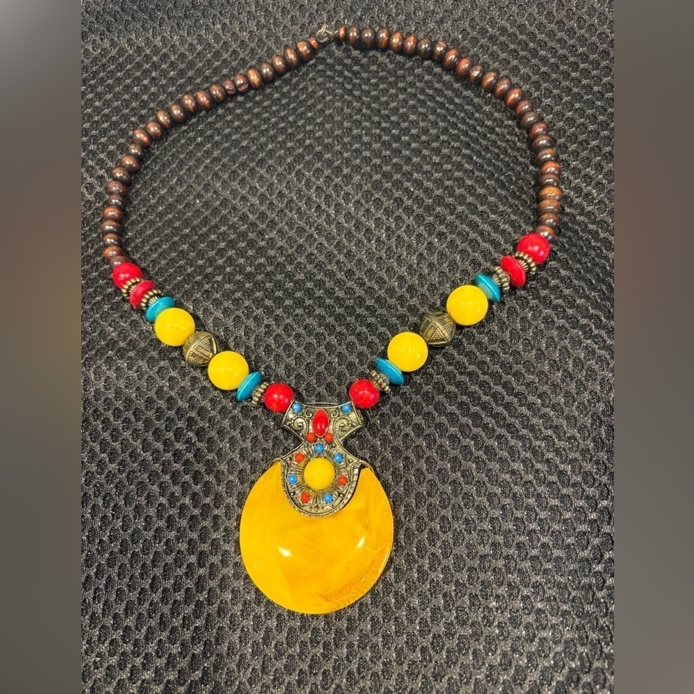 Unbranded Tribal Statement Beaded
Yellow Resin Disc Necklace